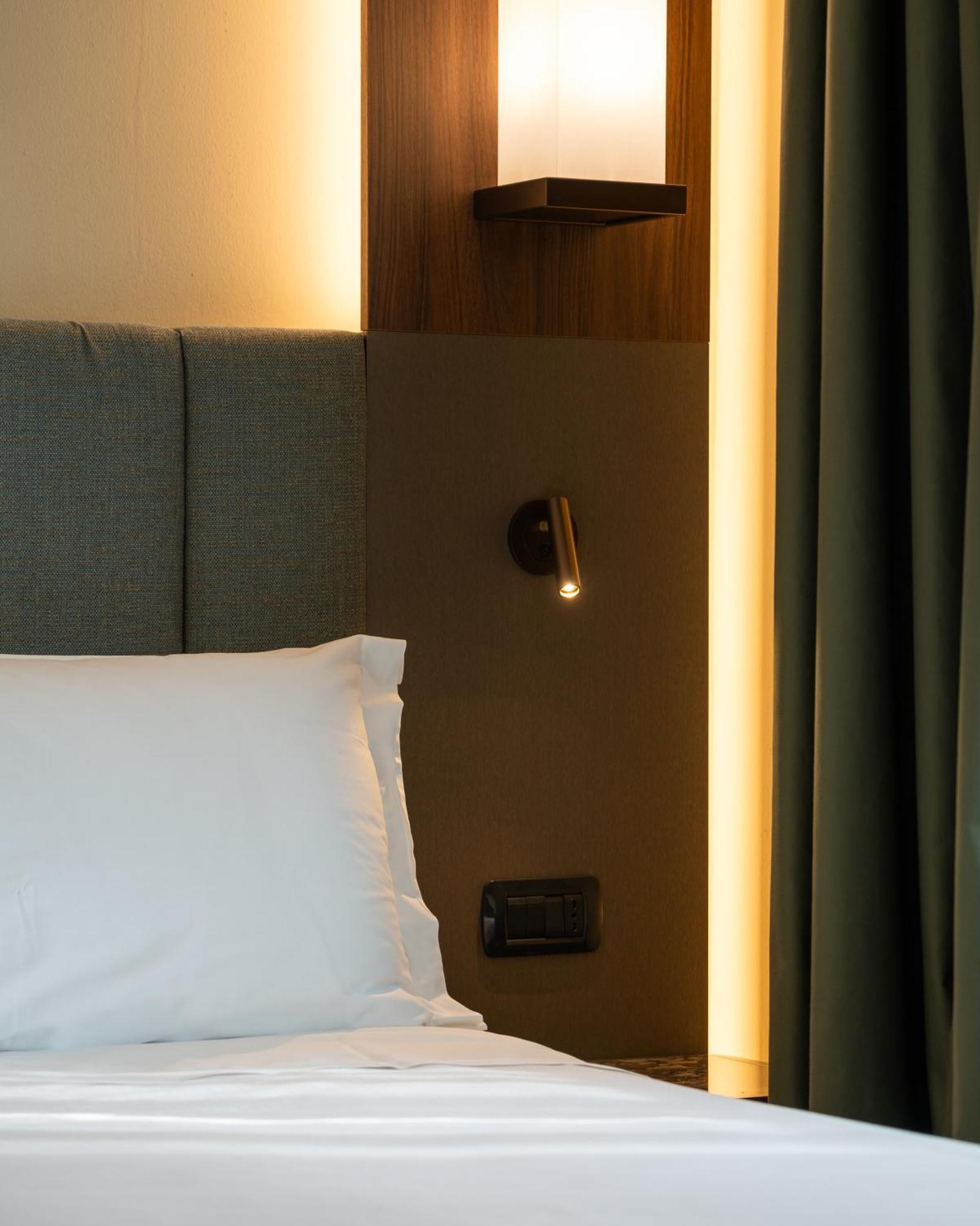 Hotel Mozart Milano Esterno foto