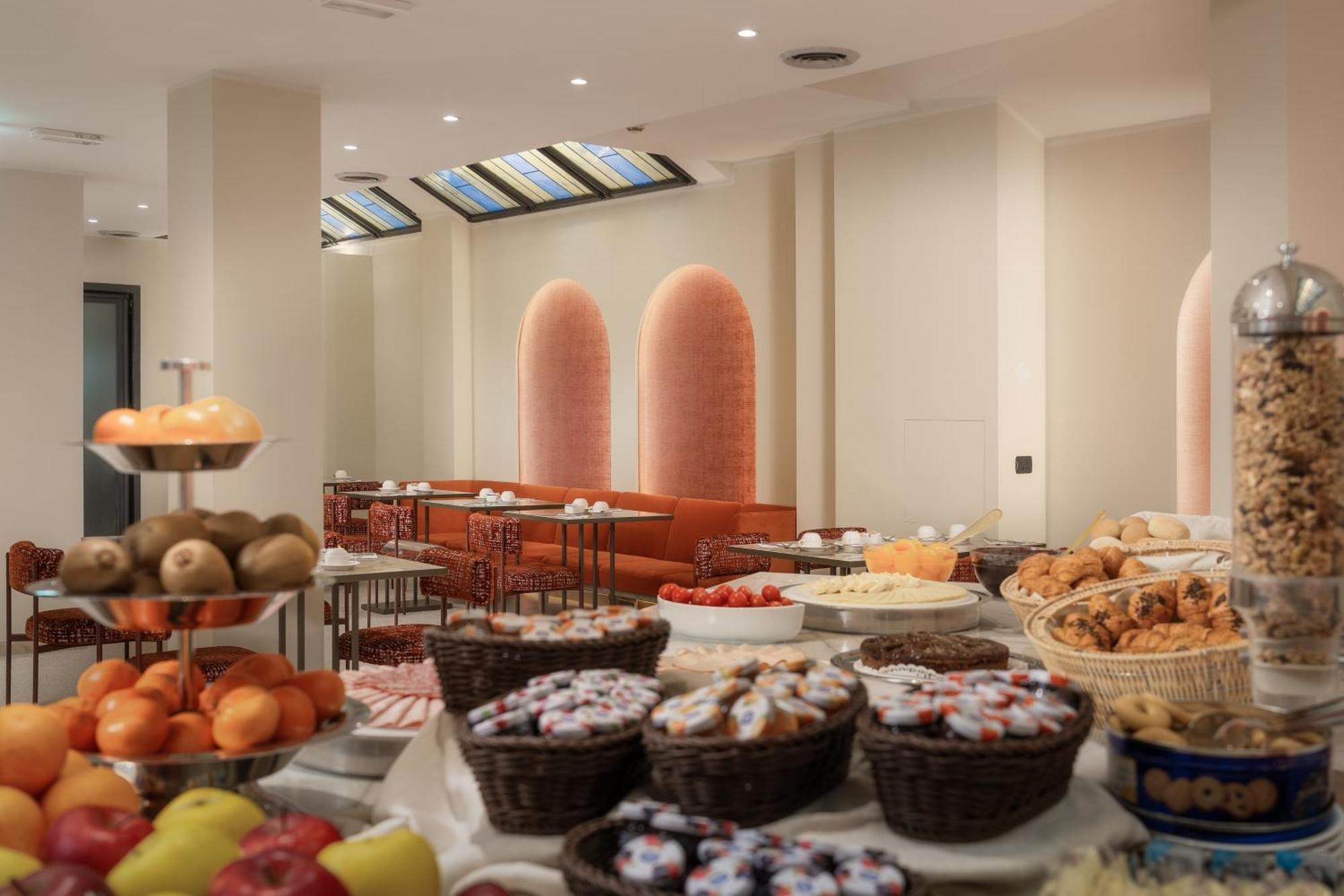 Hotel Mozart Milano Esterno foto